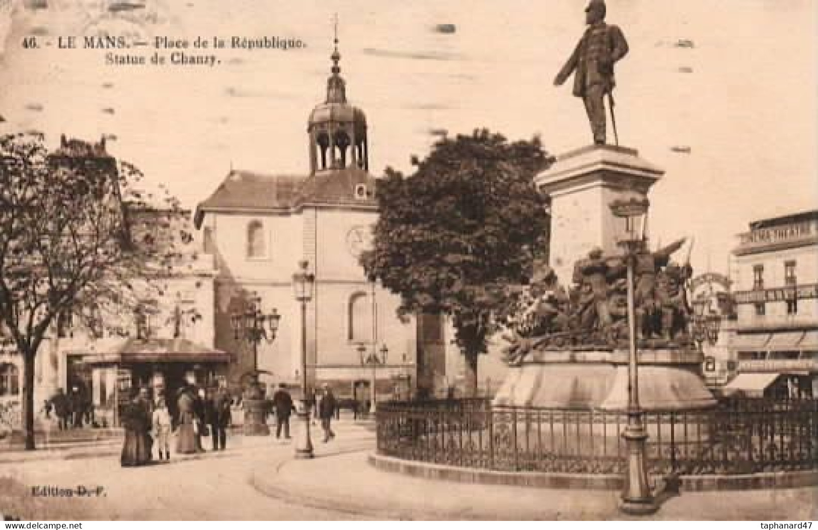 . 72 . LE MANS . Place De La République . Statue De Chanzy . Petite Animation . - Le Mans