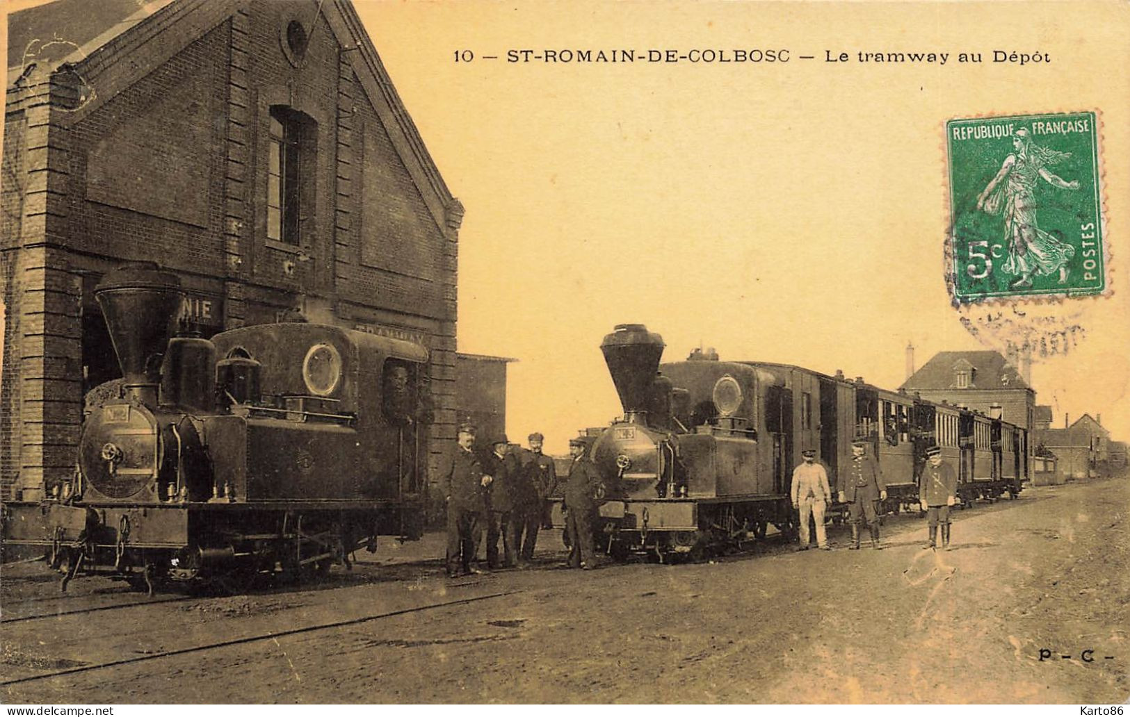 St Romain De Colbosc * Le Tram Tramway Au Dépôt * Locomotive * Ligne Chemin De Fer - Saint Romain De Colbosc