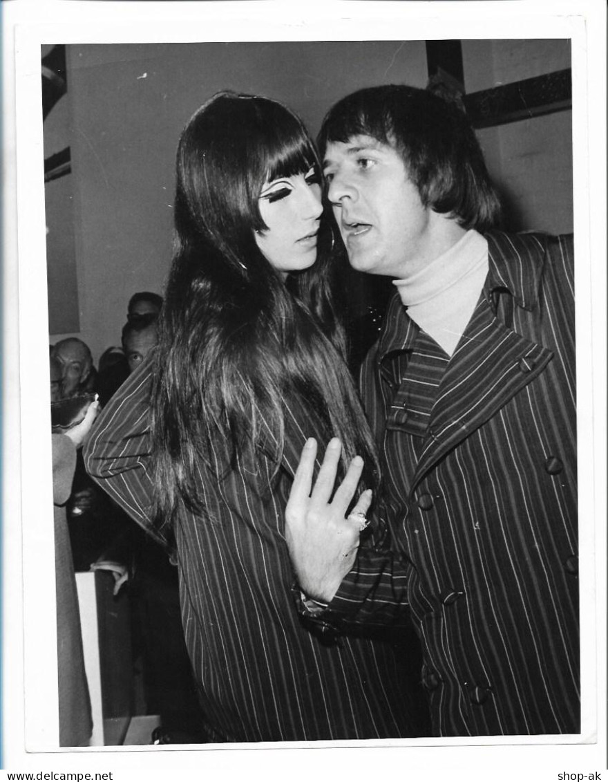 C6032/ Sonny And Cher In Beveerly Hills Original Pressefoto Foto 26x20,5 Cm 1966 - Otros & Sin Clasificación