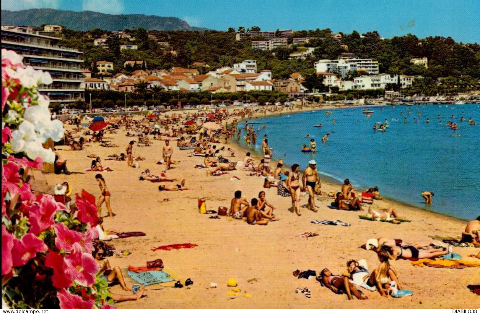 LE LAVANDOU     ( VAR )   LA PLAGE - Vieux Port, Saint Victor, Le Panier