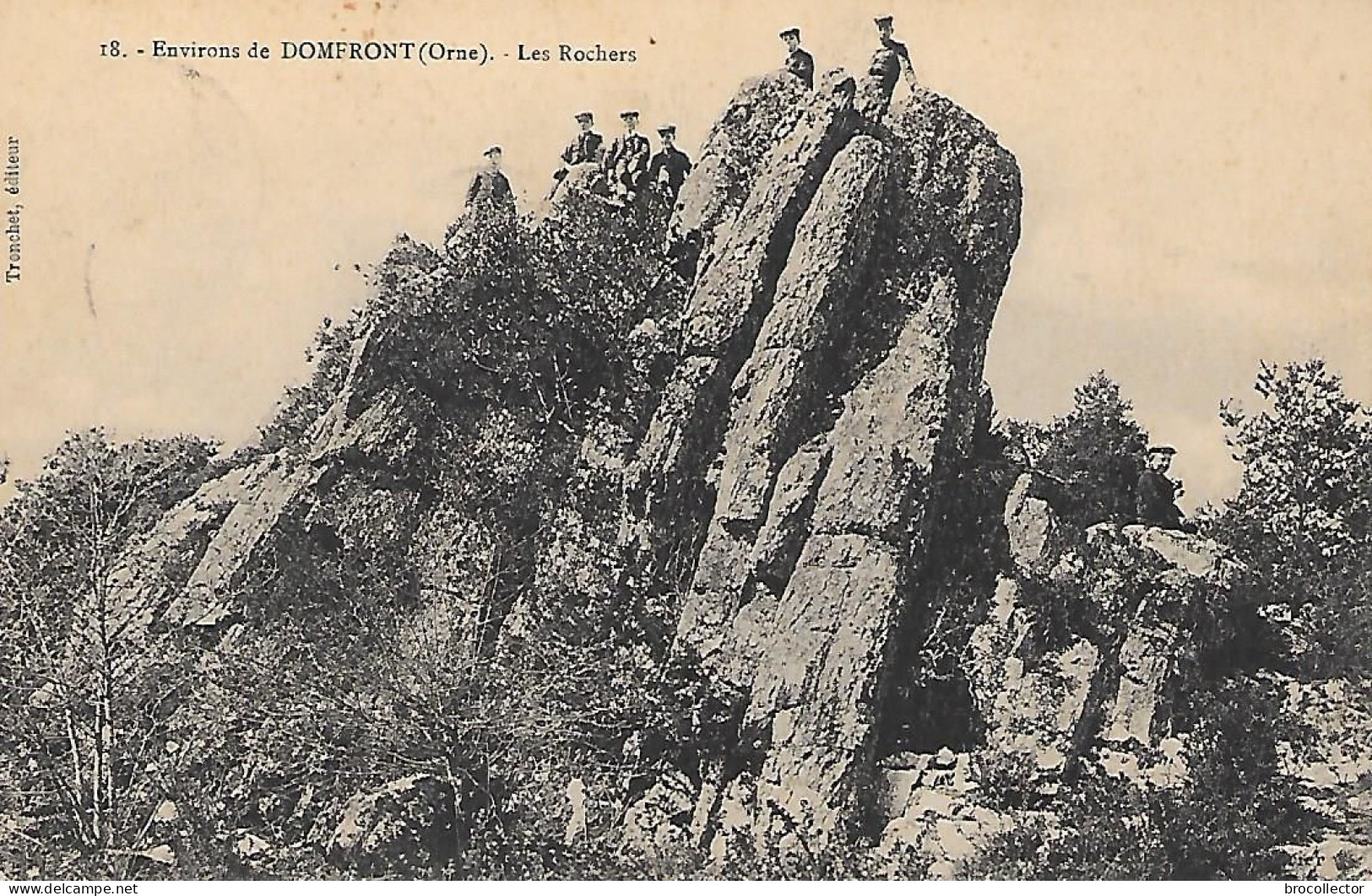 DOMFRONT ( 61 ) - Les Rochers - Domfront