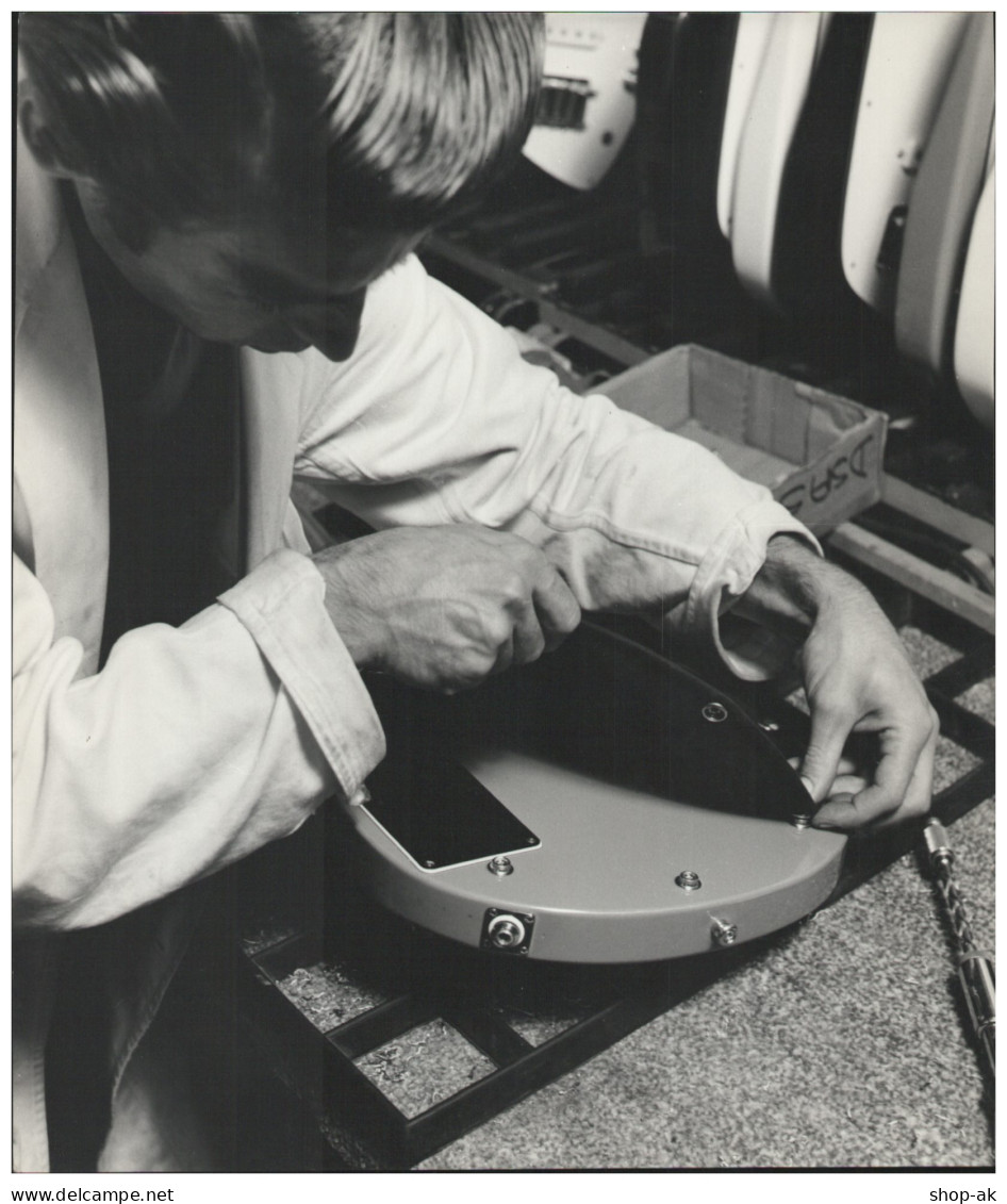 C5981/ Gitarren-Geschäft London Reparatur  Pressefoto Foto 24 X 19 Cm Ca.1968 - Autres & Non Classés