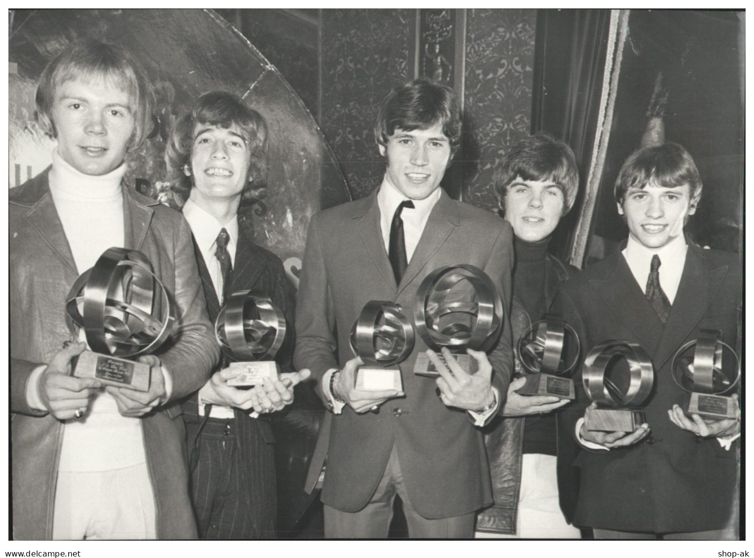 C5972/ Bee Gees Verleihung Gold Discs Original Pressefoto Foto 21 X15 Cm 1968 - Otros & Sin Clasificación