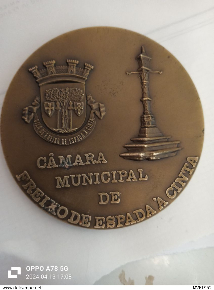 Medallón De Bronce - Administration