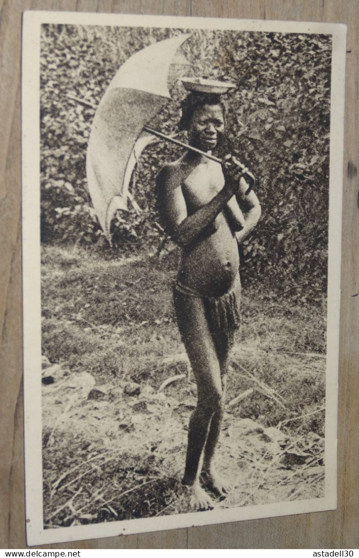 CENTRAFRICAINE, OUBANGUI CHARI, Une élégante ................ BE-18001 - Centraal-Afrikaanse Republiek