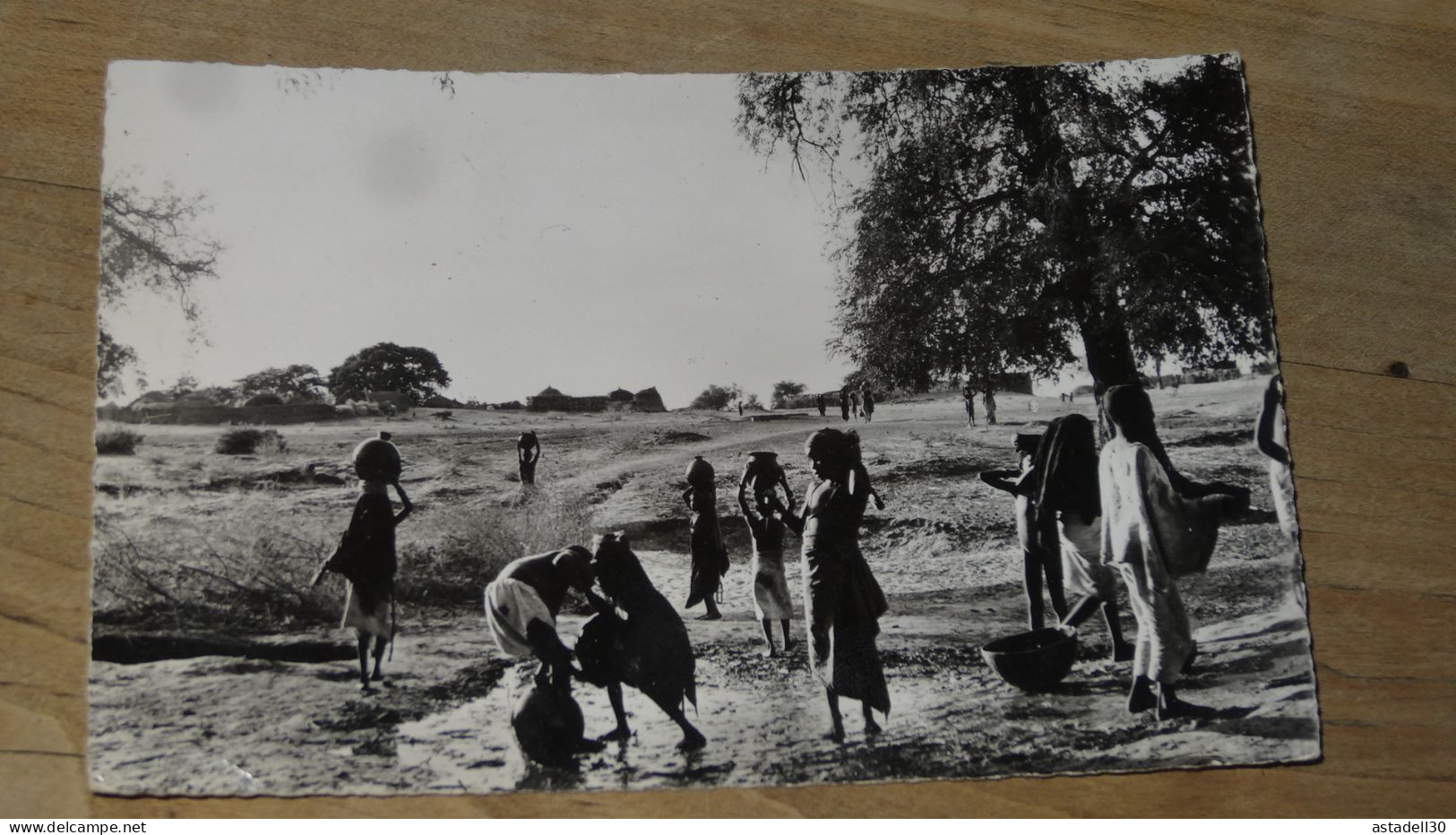 NIAMEY, Une Corvée D'eau ................ BE-18002 - Níger