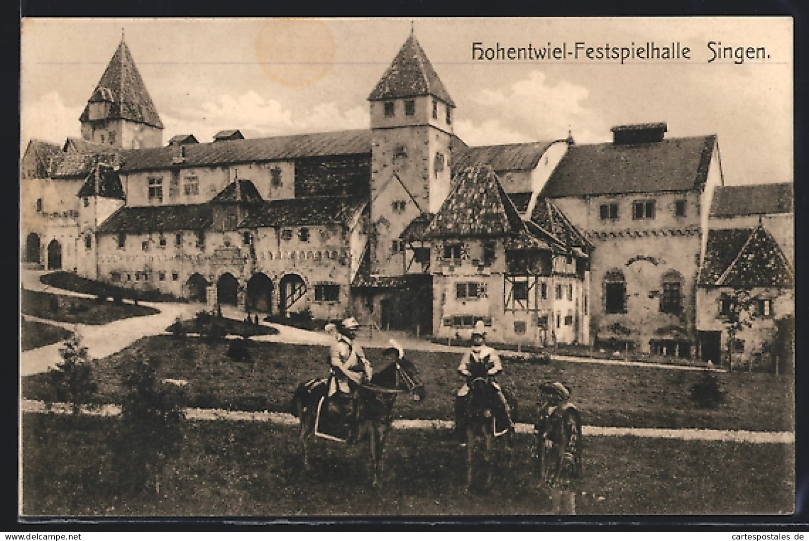 AK Singen / Hohentwiel, Herren In Kostümen Zur Hohentwiel-Festspielhalle  - Singen A. Hohentwiel