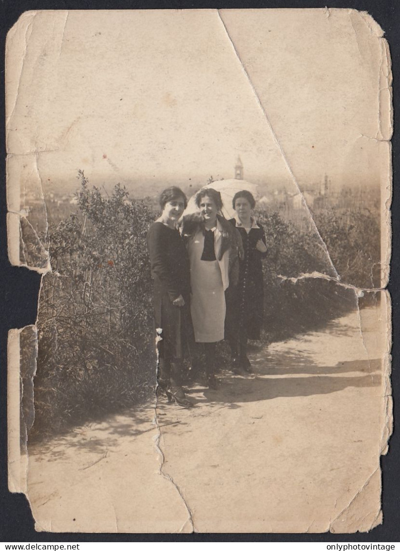 Rho 1940 - Foto Barbini O. - Giovani Donne Sotto Un Ombrellino - Photo - Places