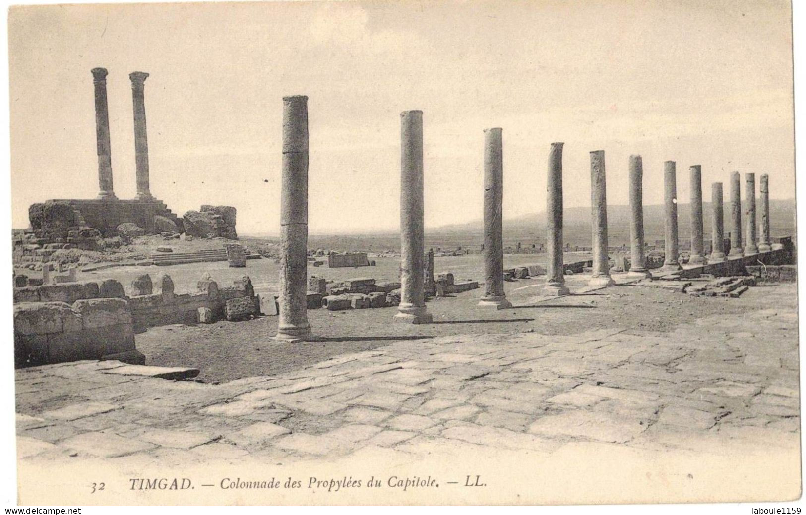 AFRIQUE DU NORD ALGERIE TIMGAD : COLONNADE DES PROPYLEES DU CAPITOLE - SITE PATRIMOINE ARCHEOLOGIQUE ROMAIN - Autres & Non Classés