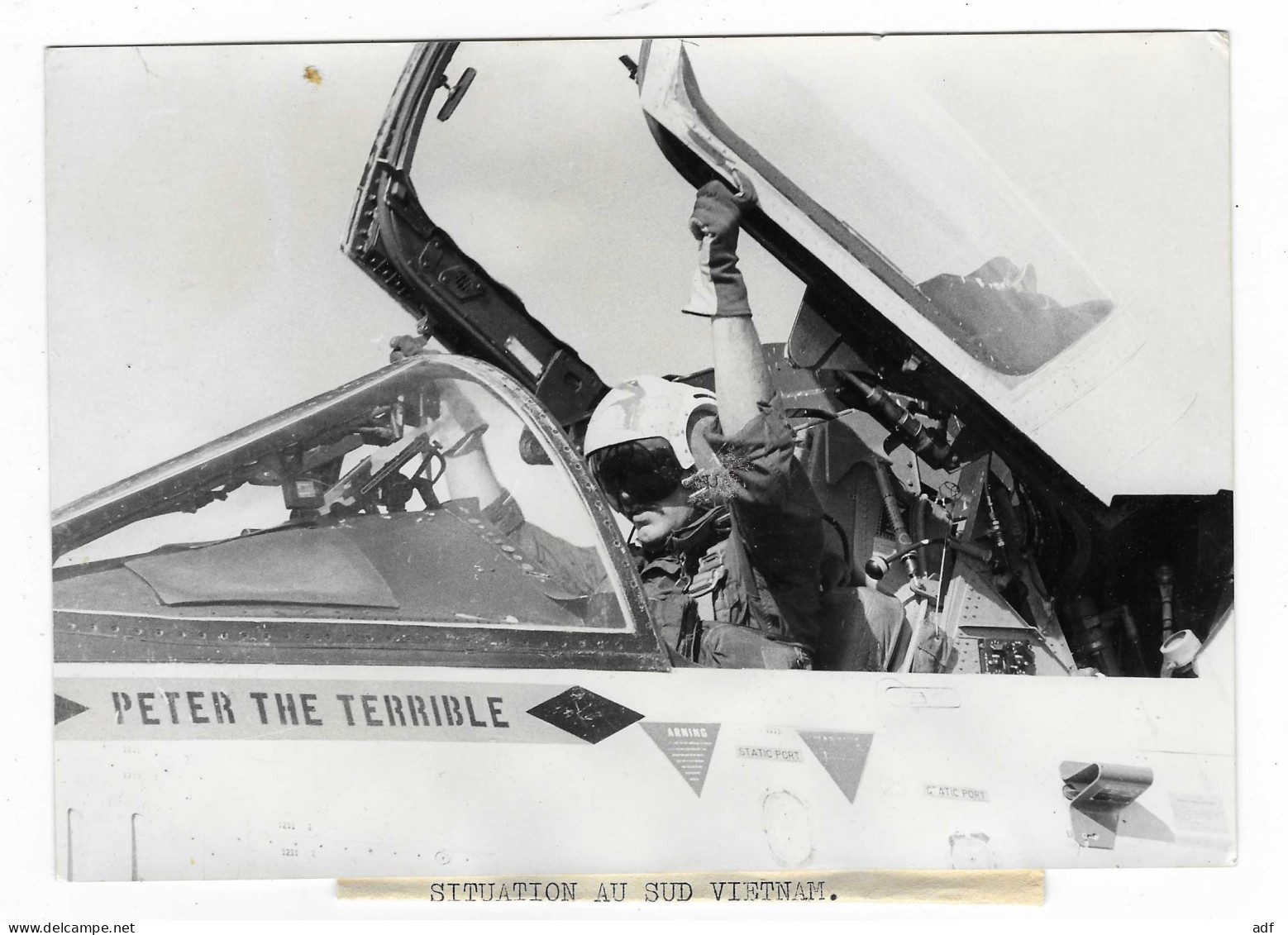 PHOTO DE PRESSE 1972, PILOTE US NAVY, MISSION USS AMERICA PORTE AVION STATIONNE GOLFE TONKIN, NORD VIETNAM - Photos