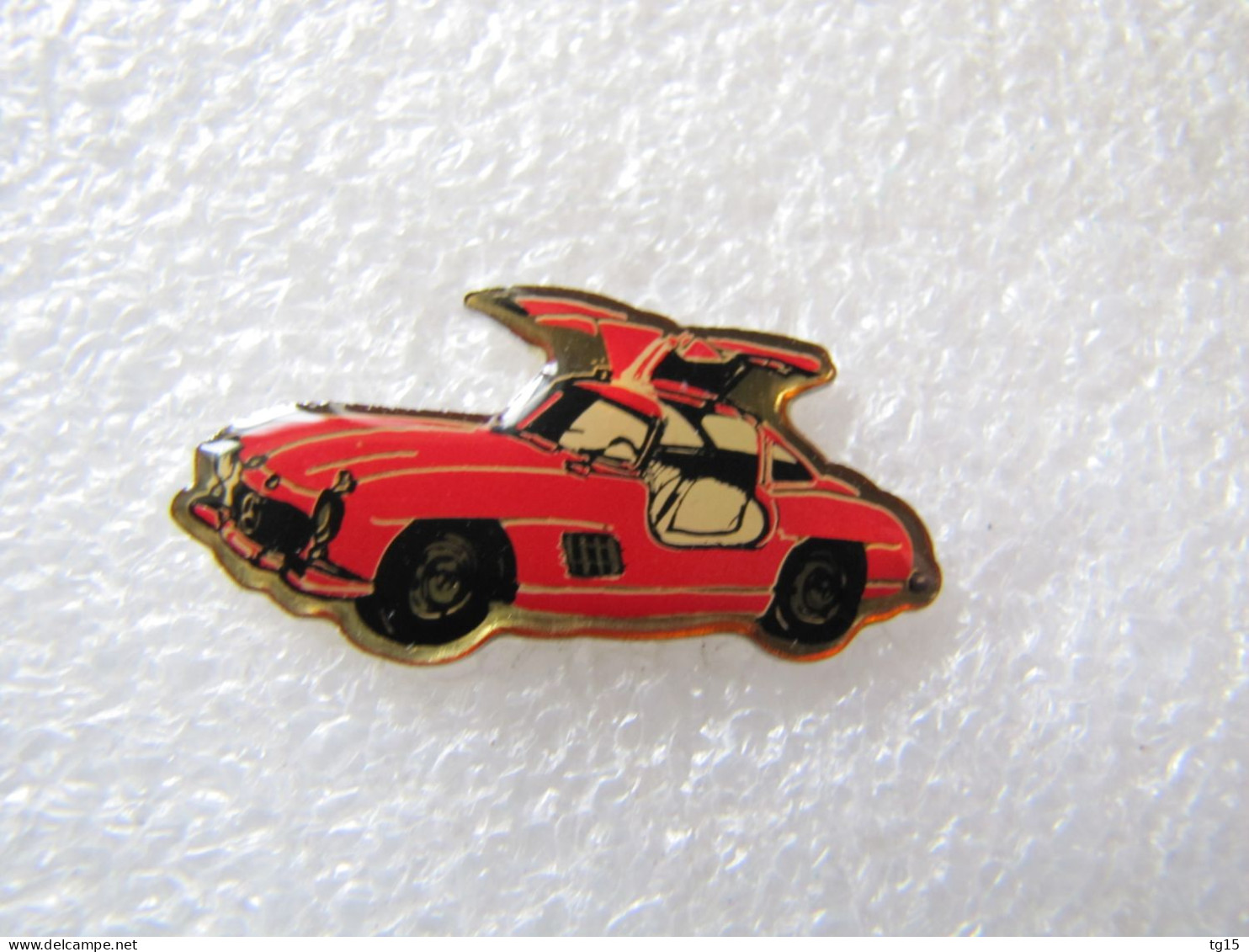 PIN'S   MERCEDES-BENZ   300 SL  GULLWING   DE BEUKELAER COLLECTION - Mercedes