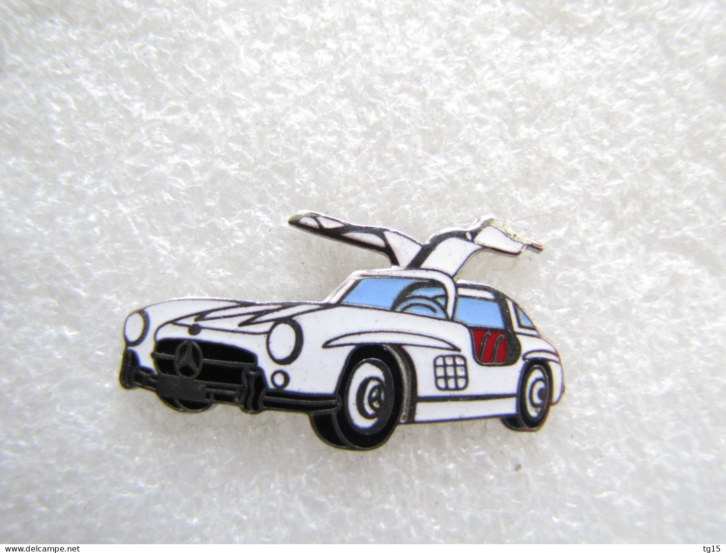 PIN'S   MERCEDES-BENZ   300 SL  GULLWING   Email Grand Feu  38 X 18 Mm - Mercedes