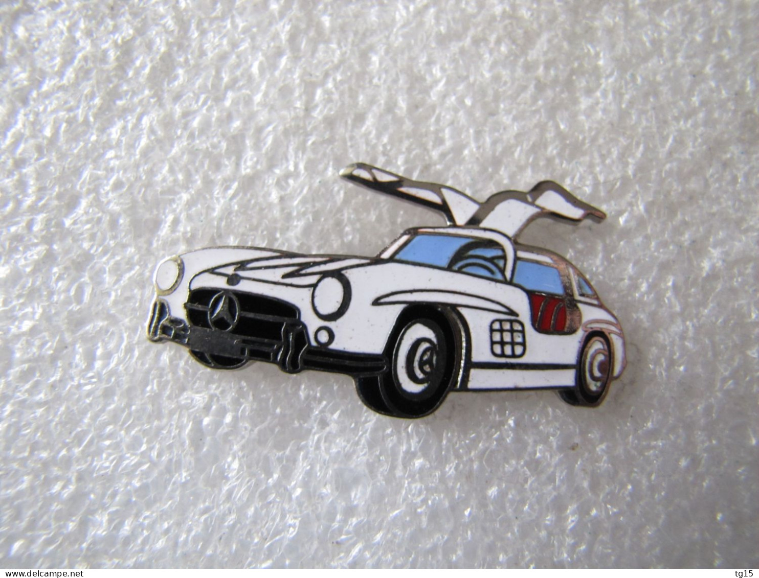 PIN'S   MERCEDES-BENZ   300 SL  GULLWING   Email Grand Feu  38 X 18 Mm - Mercedes