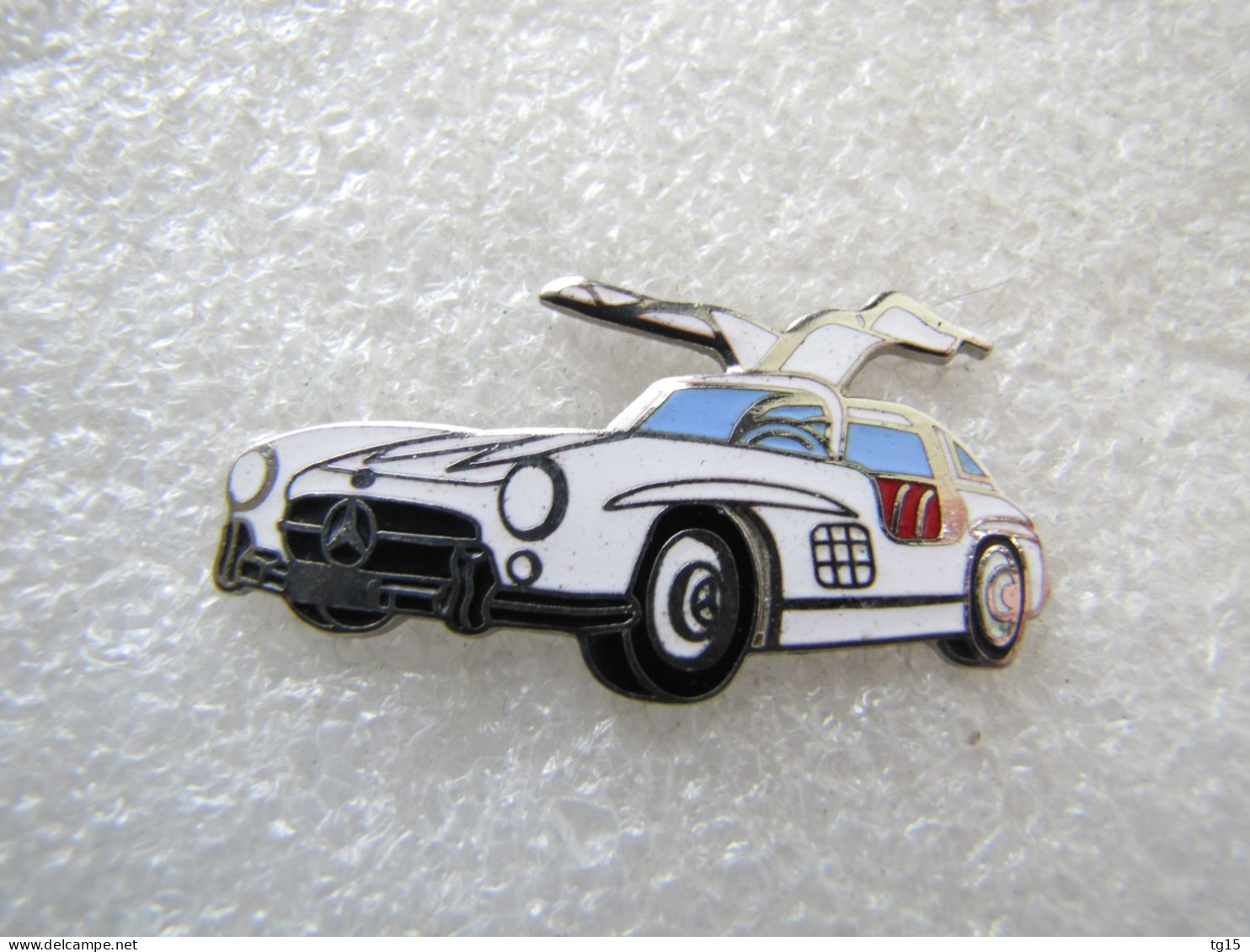 PIN'S   MERCEDES-BENZ   300 SL  GULLWING   Email Grand Feu  38 X 18 Mm - Mercedes