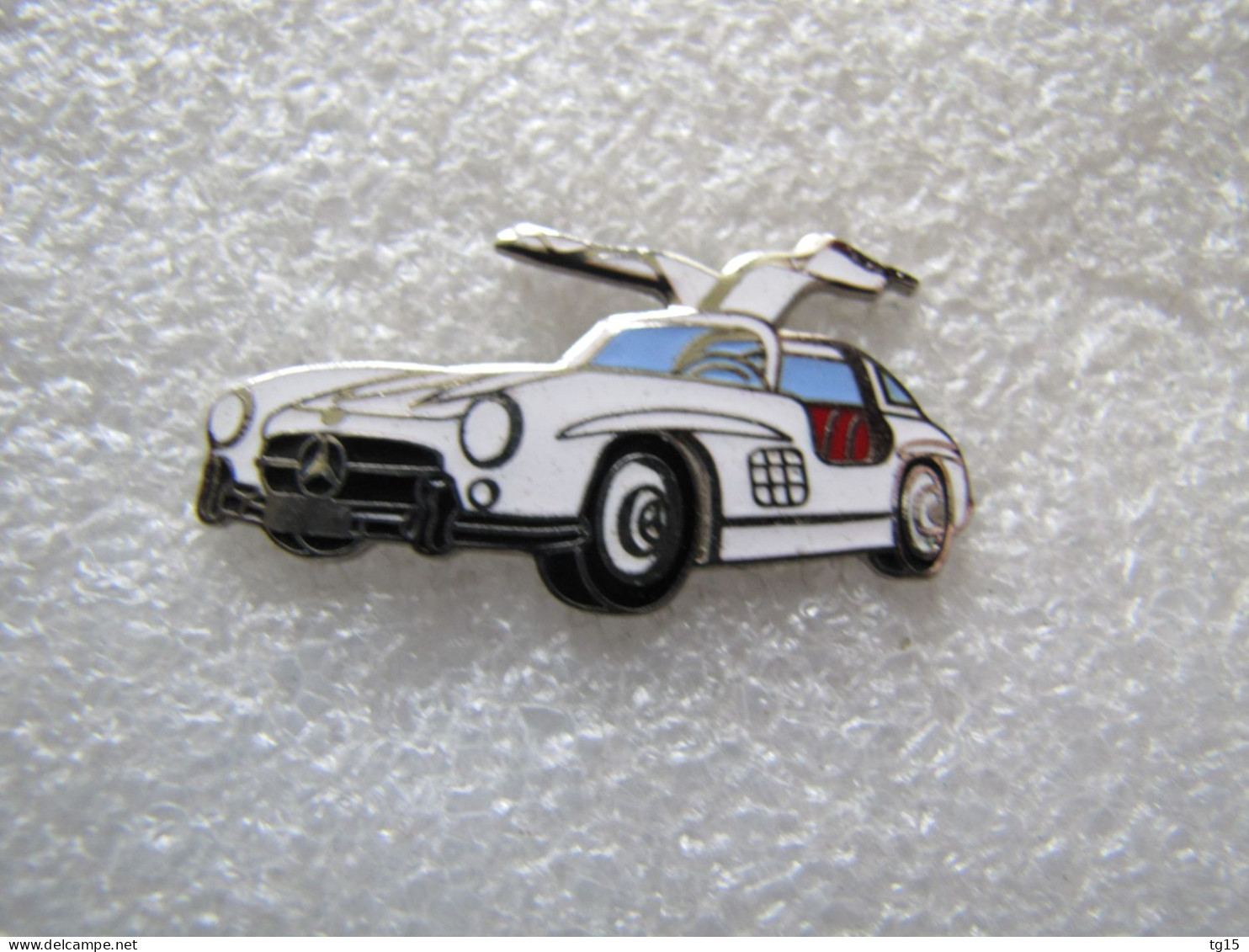 PIN'S   MERCEDES-BENZ   300 SL  GULLWING   Email Grand Feu  38 X 18 Mm - Mercedes