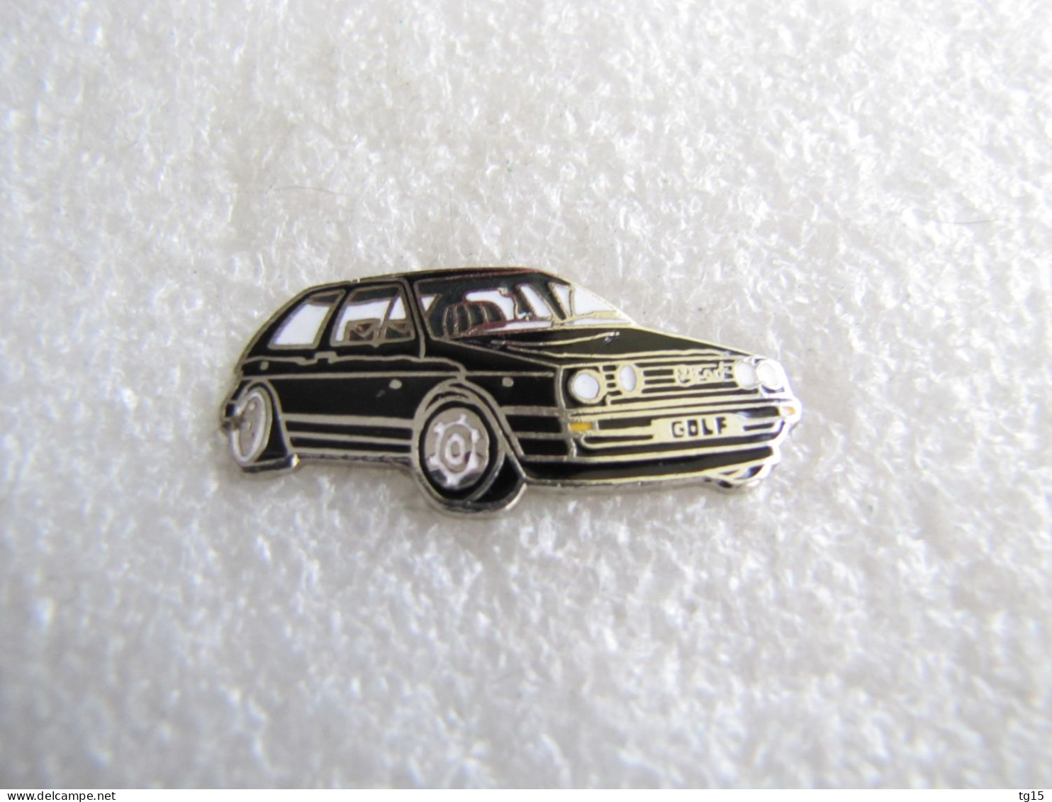 RARE  PIN'S   VOLKSWAGEN  GOLF 2 GTI   Email Grand Feu  34 X 16 Mm - Volkswagen