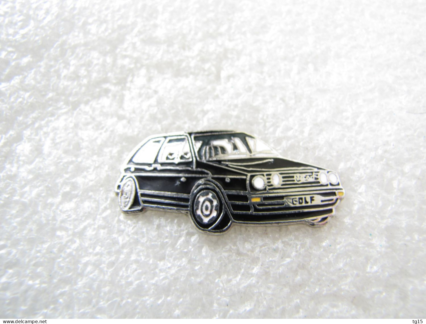 RARE  PIN'S   VOLKSWAGEN  GOLF 2 GTI   Email Grand Feu  34 X 16 Mm - Volkswagen