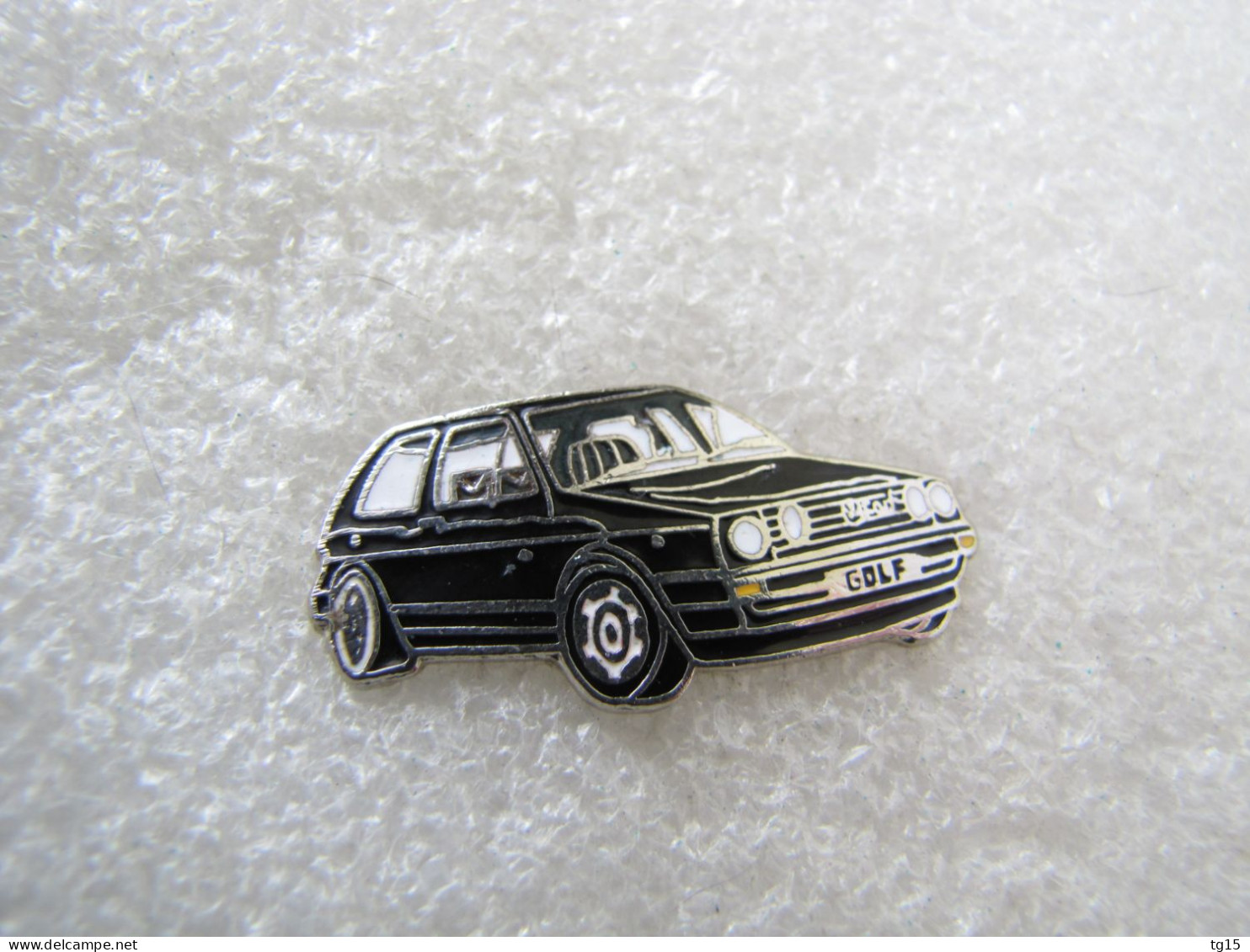 RARE  PIN'S   VOLKSWAGEN  GOLF 2 GTI   Email Grand Feu  34 X 16 Mm - Volkswagen