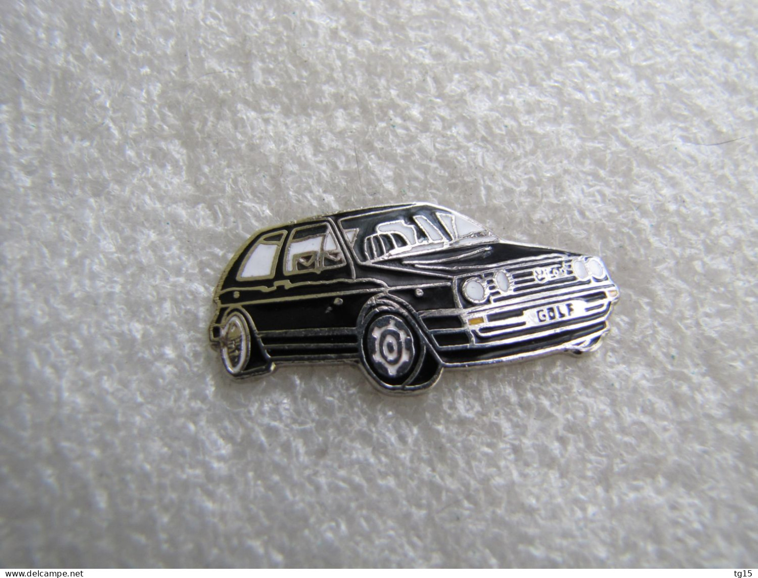 RARE  PIN'S   VOLKSWAGEN  GOLF 2 GTI   Email Grand Feu  34 X 16 Mm - Volkswagen