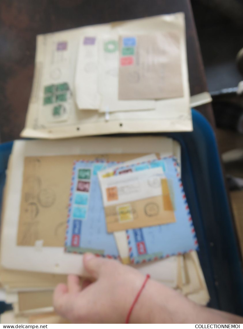 1 vrac de lettres et timbres et divers ça pése environ 6 kilos ,,, IMPOSSIBLE DE TOUT MONTRER