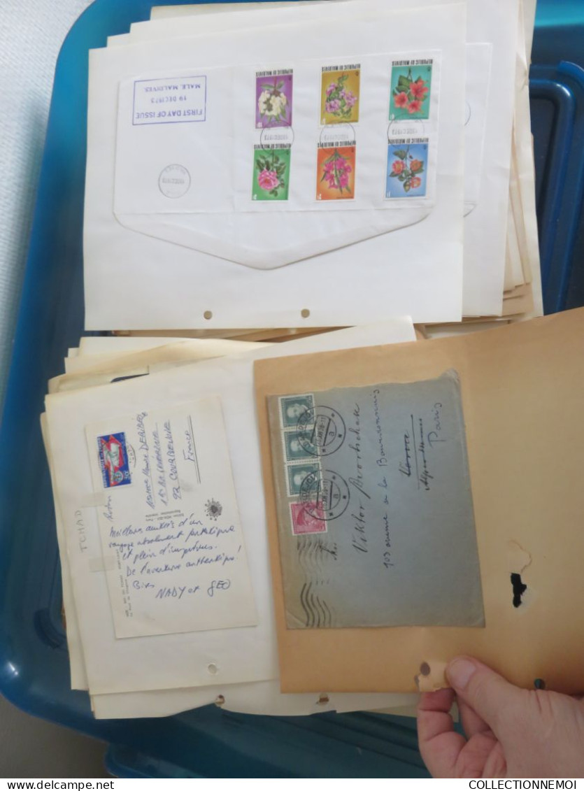 1 vrac de lettres et timbres et divers ça pése environ 6 kilos ,,, IMPOSSIBLE DE TOUT MONTRER