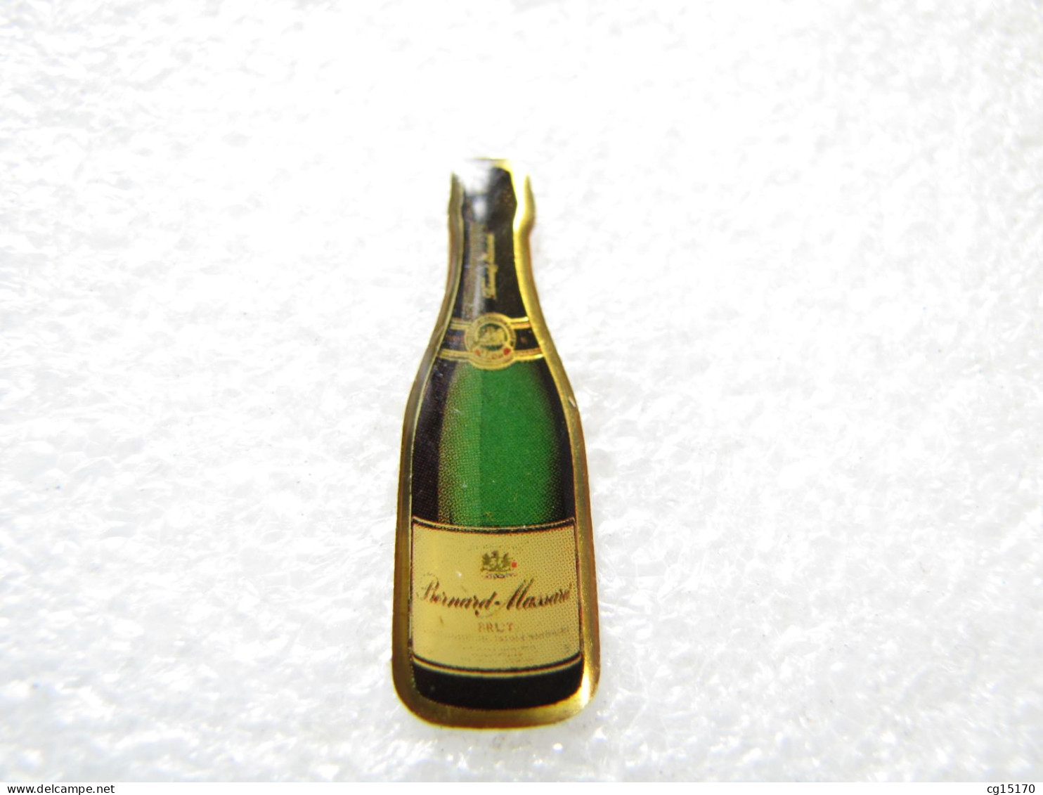 PIN'S   BOISSON  CHAMPAGNE  BERNARD  MASSARD - Boissons