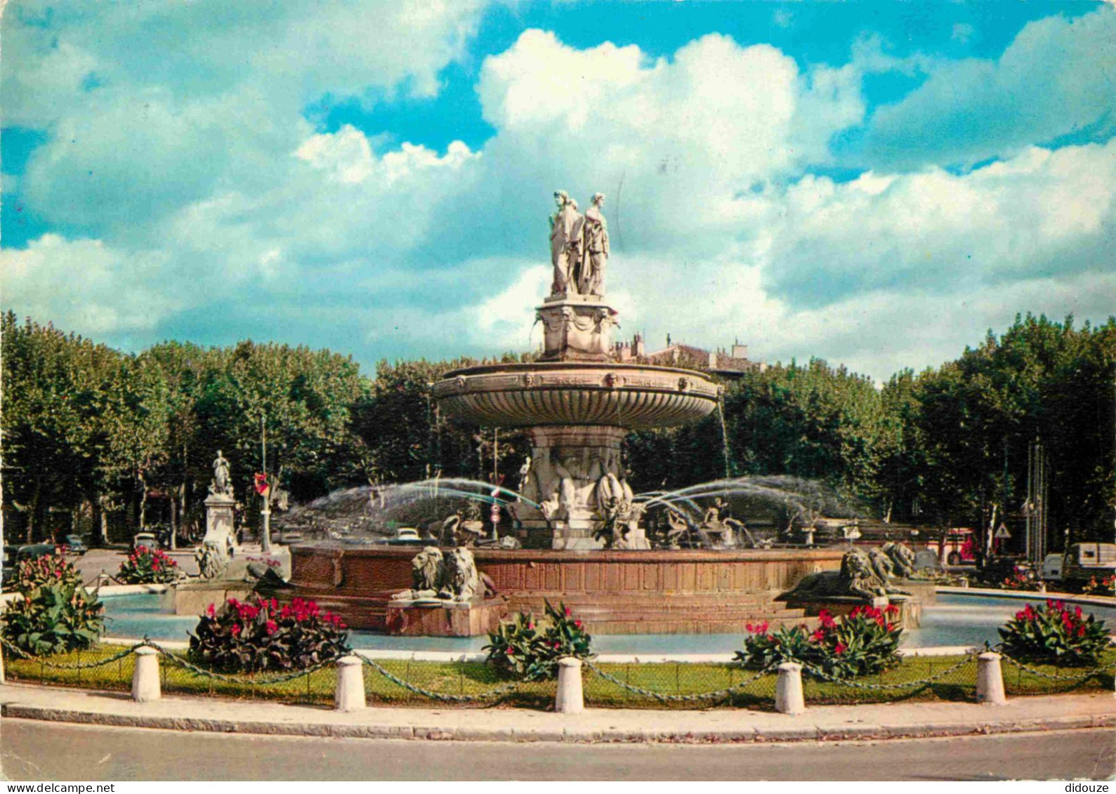 13 - Aix En Provence - Grande Fontaine Sur La Rotonde - Fleurs - CPM - Voir Scans Recto-Verso - Aix En Provence