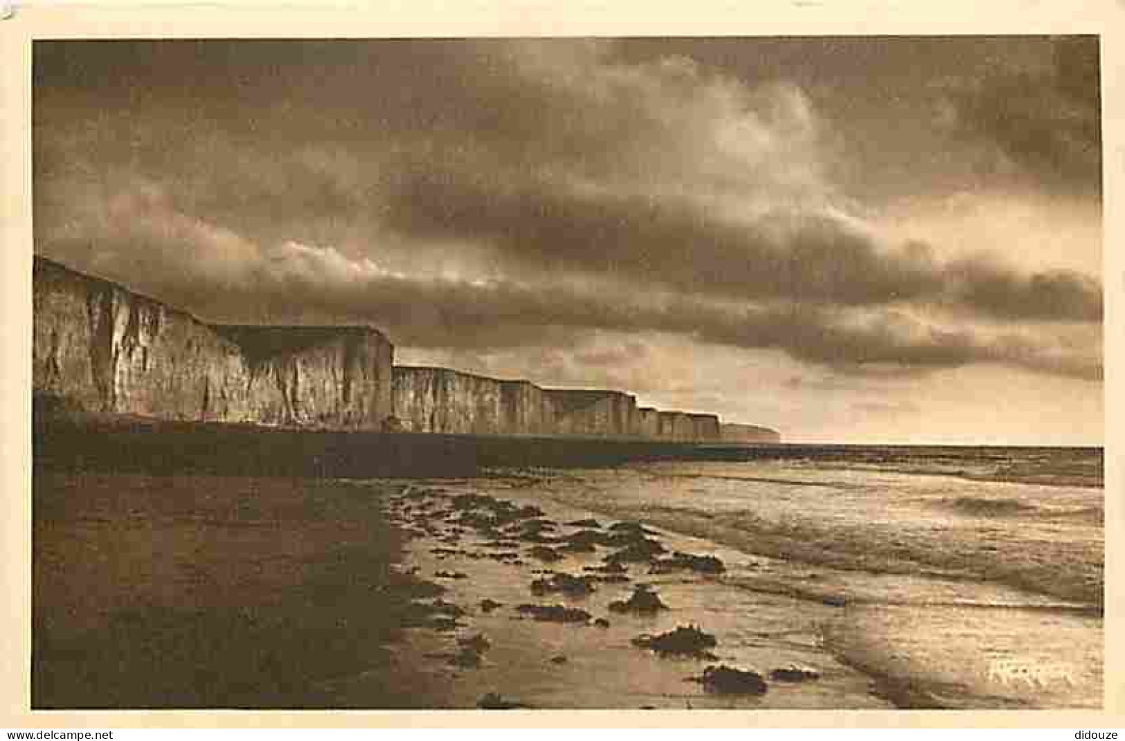 80 - Ault-Onival - Les Falaises Et La Plage - CPA - Voir Scans Recto-Verso - Ault