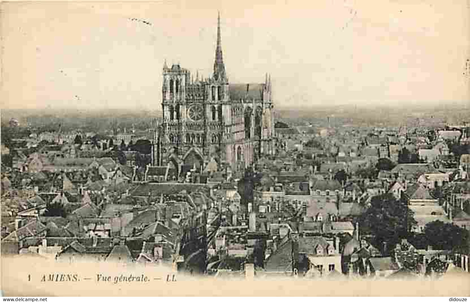 80 - Amiens - Vue Générale - CPA - Voir Scans Recto-Verso - Amiens