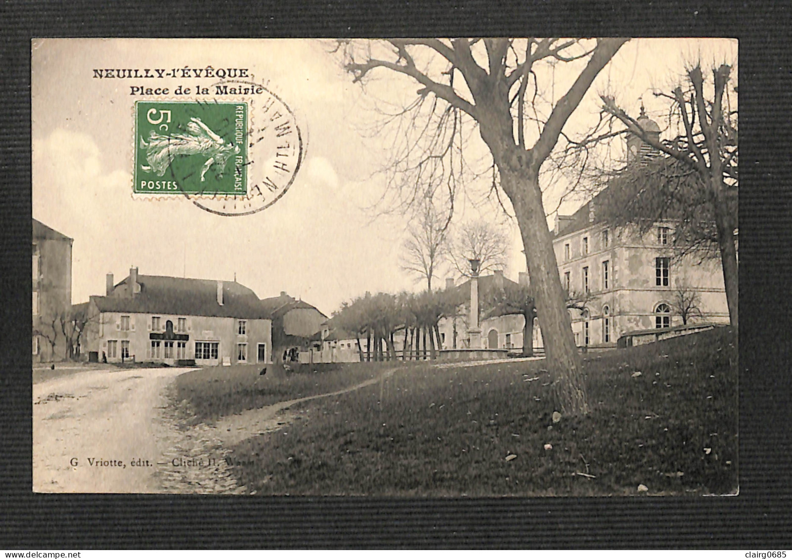 52 - NEUILLY L'EVEQUE - Place De La Mairie - 1913 - Neuilly L'Eveque