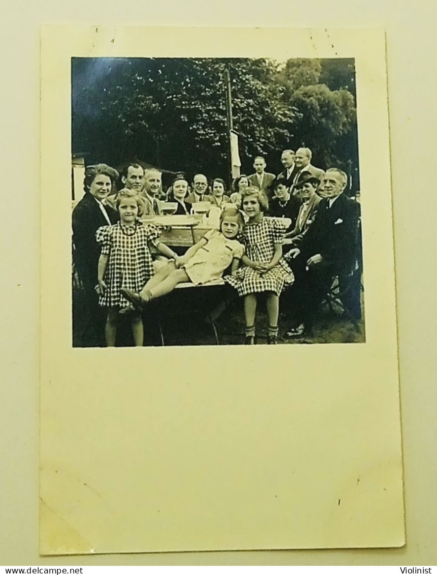 Germany-Young Girls, Women And Men In The Garden-Schloss Weissensee 1943. - Orte