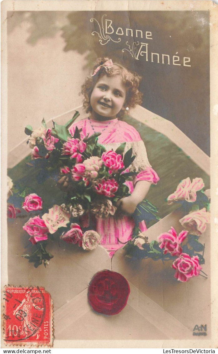 FETES - VOEUX - Nouvel An - Bonne Année - Enfant - Petite Fille Souriante - Fleurs - Colorisé - Carte Postale Ancienne - Sonstige & Ohne Zuordnung