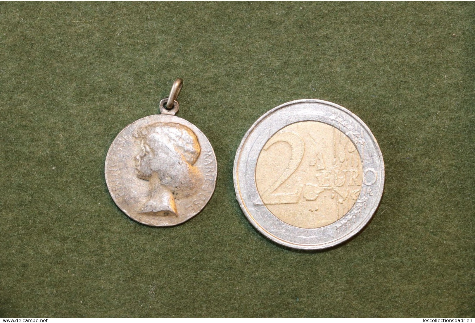 Médaille Belge Princesse Marie-José - Consultation Des Nourrissons  - Belgian Medal Médaillette Journée Devreese - Other & Unclassified