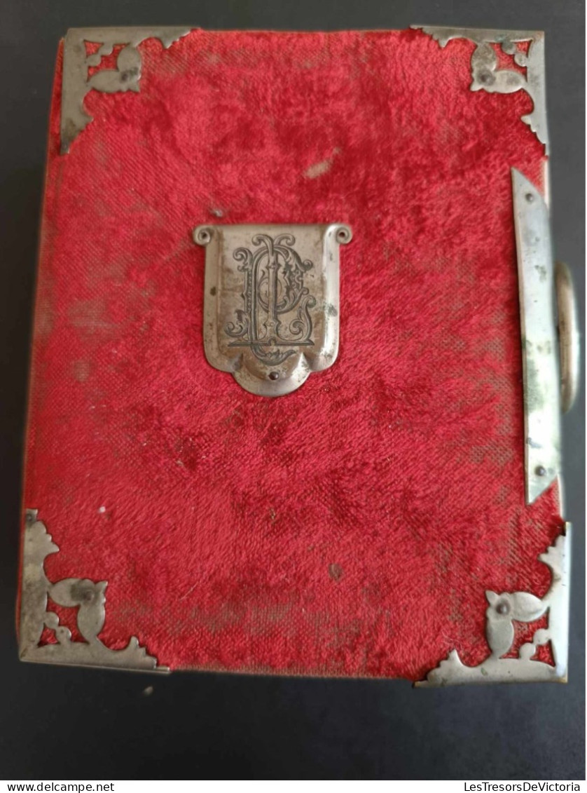 Photographie - Album Pour Portrait Avec Passe Partout Cadre - Bordure Page Dorure - Couverture Métal Et Velours Rouge - - Material Y Accesorios