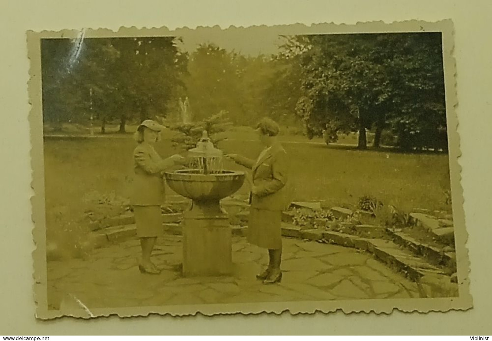 Poland-Two Women In The Garden Of Bad Reinerz (Duszniki-Zdrój)-1943. - Orte