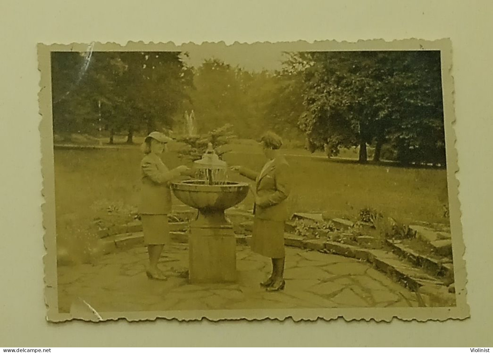 Poland-Two Women In The Garden Of Bad Reinerz (Duszniki-Zdrój)-1943. - Orte