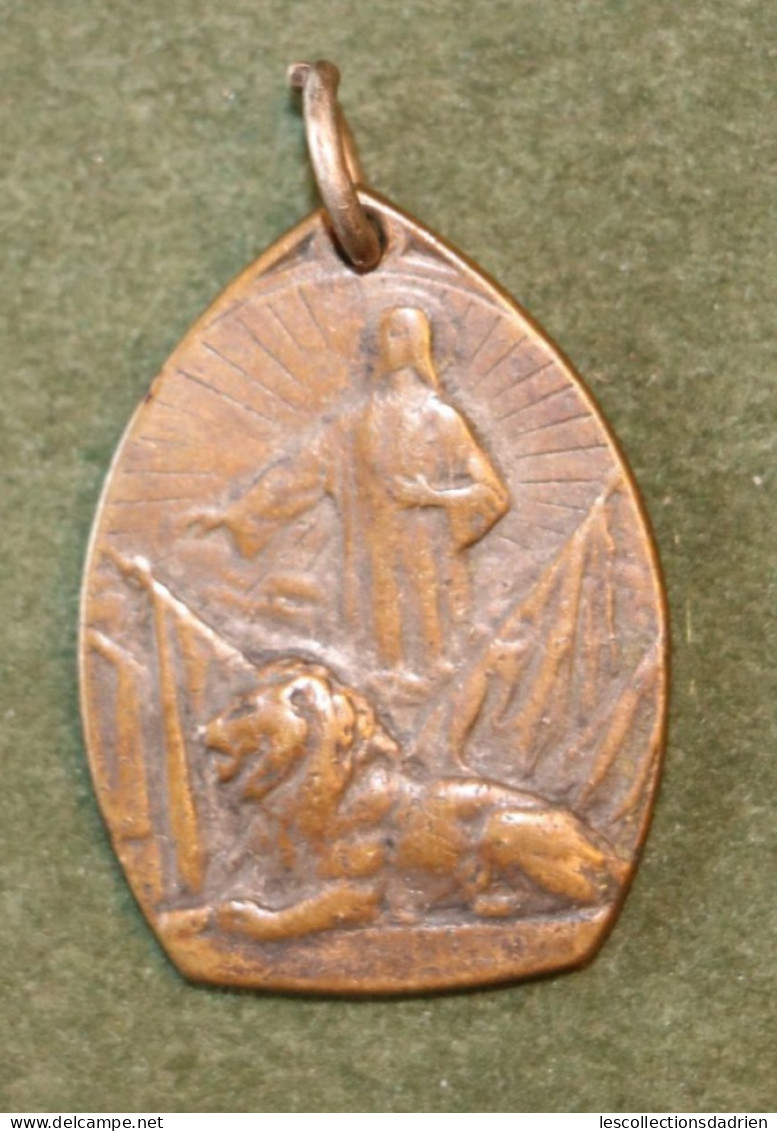 Médaille Belge Sacré Coeur De Jésus Protège La Belgique Guerre 14-18  - Belgian Medal WWI Médaillette Journée /2 - Belgien