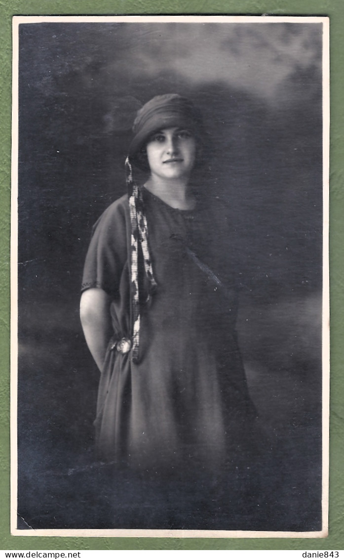 CARTE PHOTO -  FEMME,  MODE, CHAPEAU -  Studio Fotografico P. Billieni Ivrea Italie - Mode