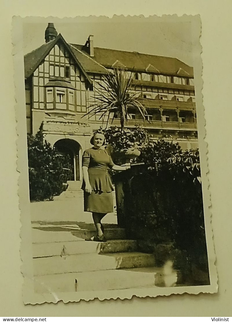 Poland-Woman On The Stairs-Kudowa-Zdrój-1943. - Orte