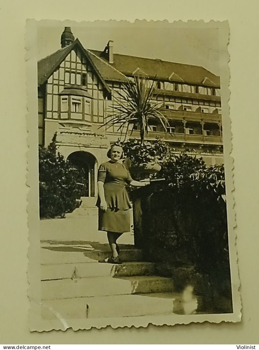 Poland-Woman On The Stairs-Kudowa-Zdrój-1943. - Orte