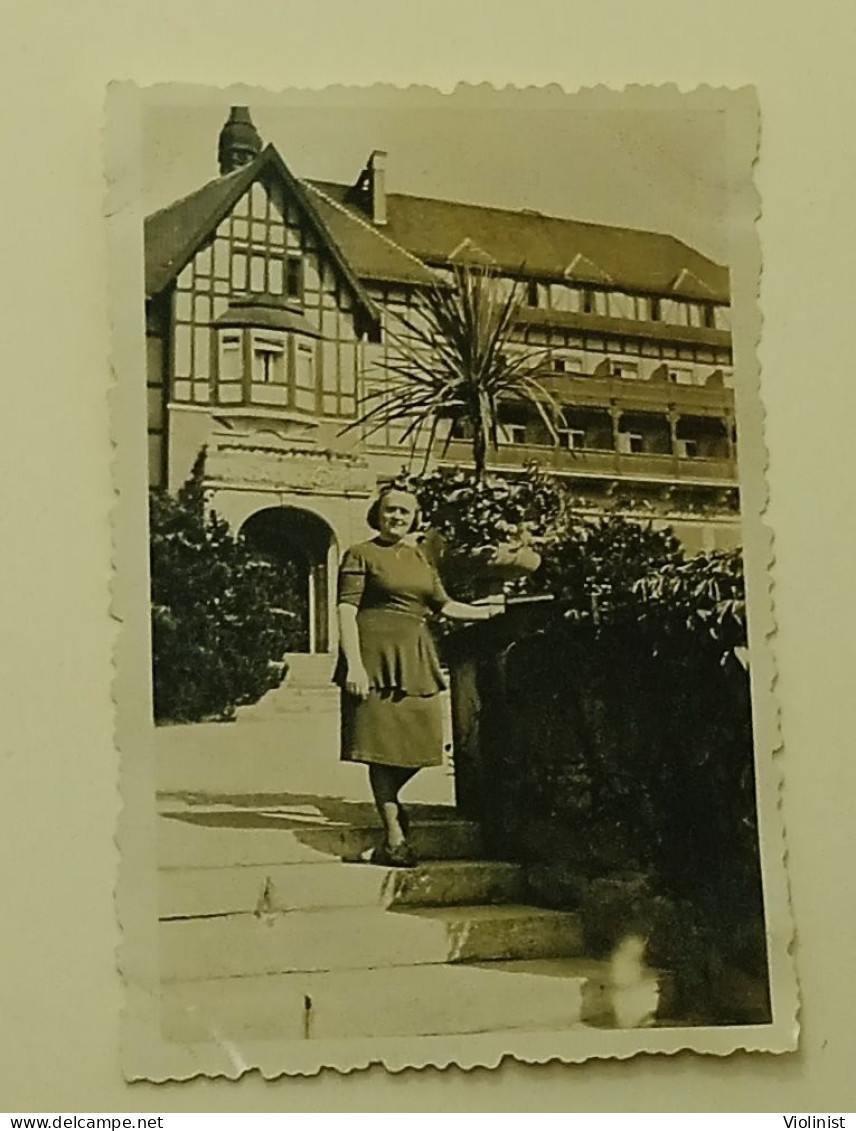 Poland-Woman On The Stairs-Kudowa-Zdrój-1943. - Orte