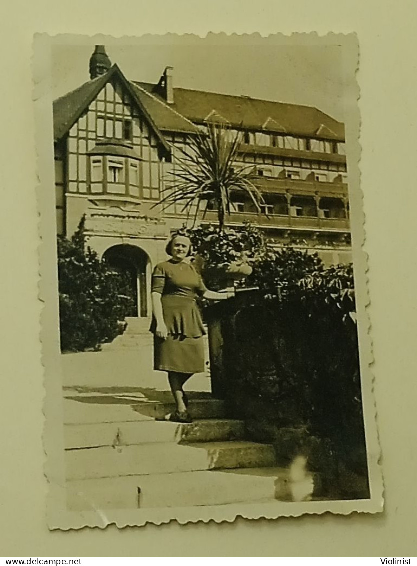 Poland-Woman On The Stairs-Kudowa-Zdrój-1943. - Orte