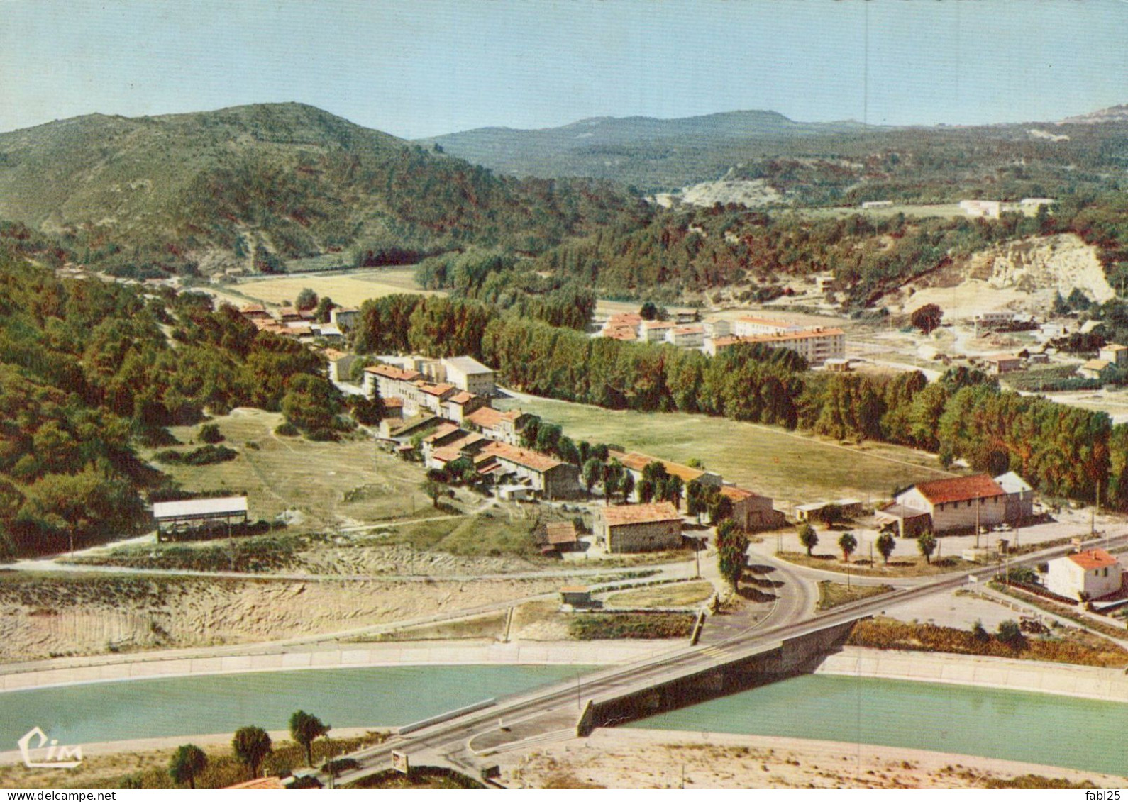 MEYRARGUES VUE PITTORESQUE AERIENNE - Meyrargues