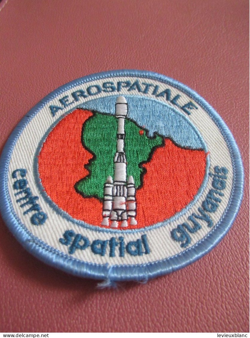 Ecusson Tissu D'époque /AEROSPATIALE/Centre Spatial Guyanais/ France / Kourou /Vers 1990        ET652 - Escudos En Tela