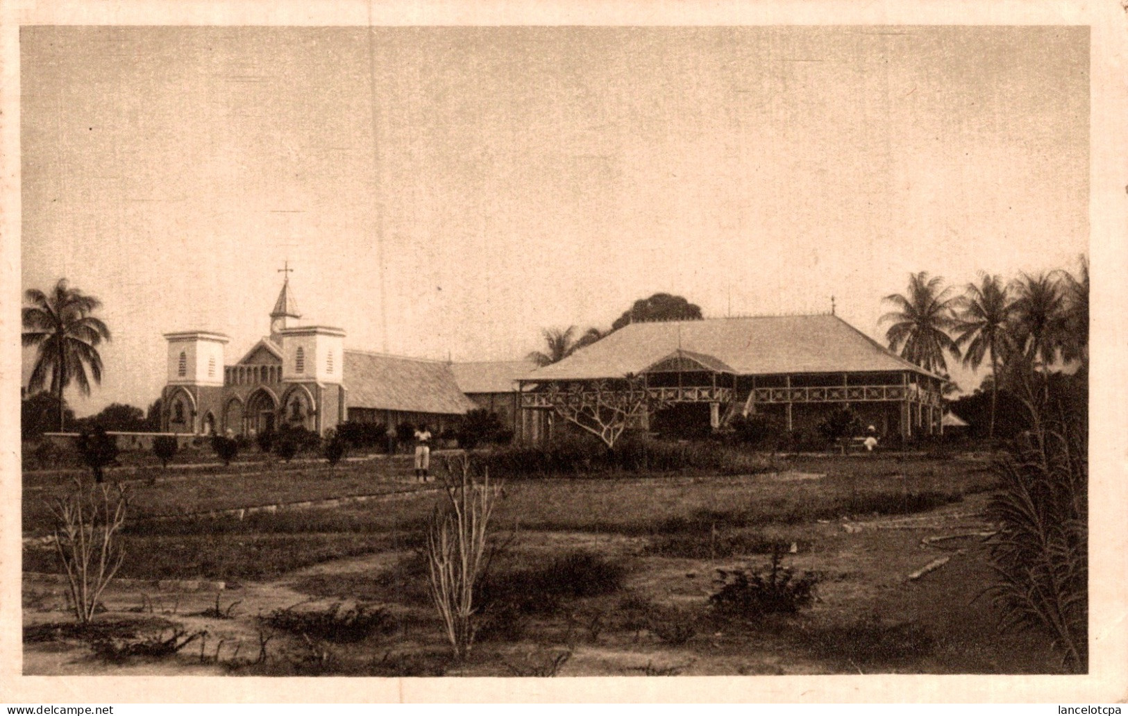 BRAZZAVILLE / MISSION CATHOLIQUE - LA CATHEDRALE ET LE PALAIS EPISCOPAL - Brazzaville