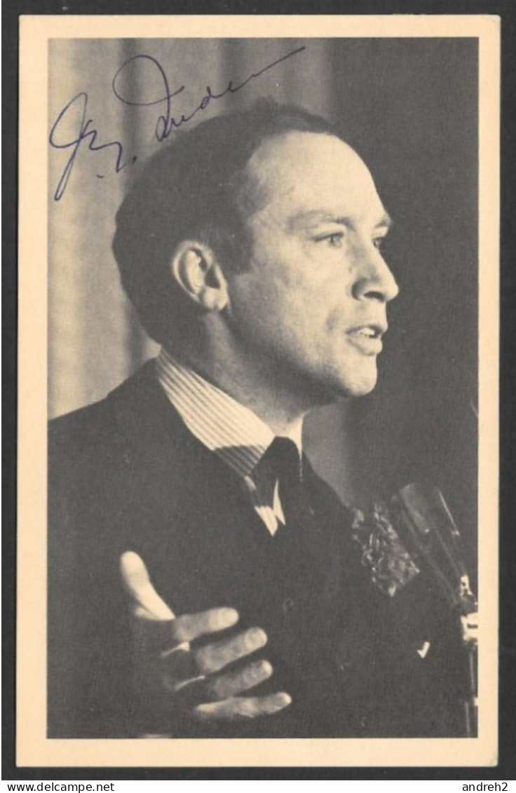 Carte Politique  C.P.A. Pierre Elliott Trudeau Ancien Premier Ministre Du Canada Avec Sa SIGNATURE Ce Qui Est Assez Rare - Persönlichkeiten