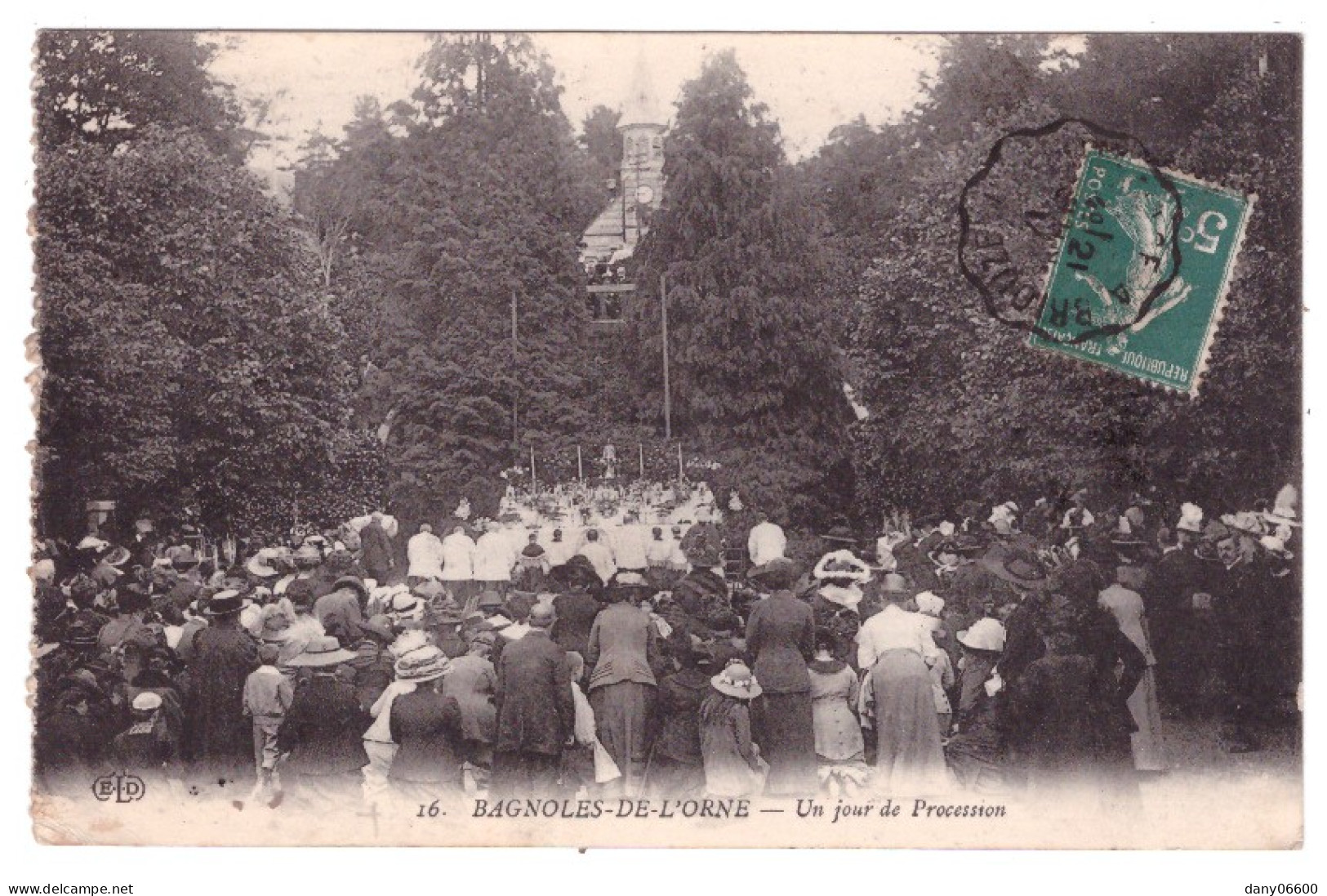 BAGNOLES DE L ORNE - Un Jour De Procession (carte Animée) - Bagnoles De L'Orne