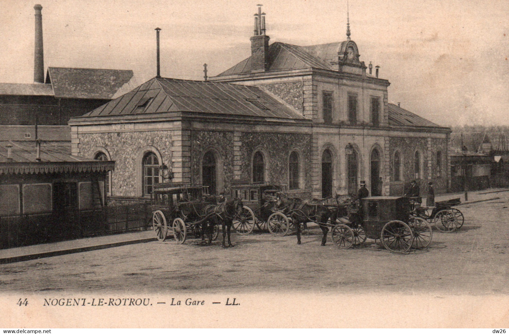 Nogent-le-Rotrou (Eure Et Loir) La Gare Extérieure, Diligences Et Attelages - Carte LL N° 44 Non Circulée - Stations Without Trains