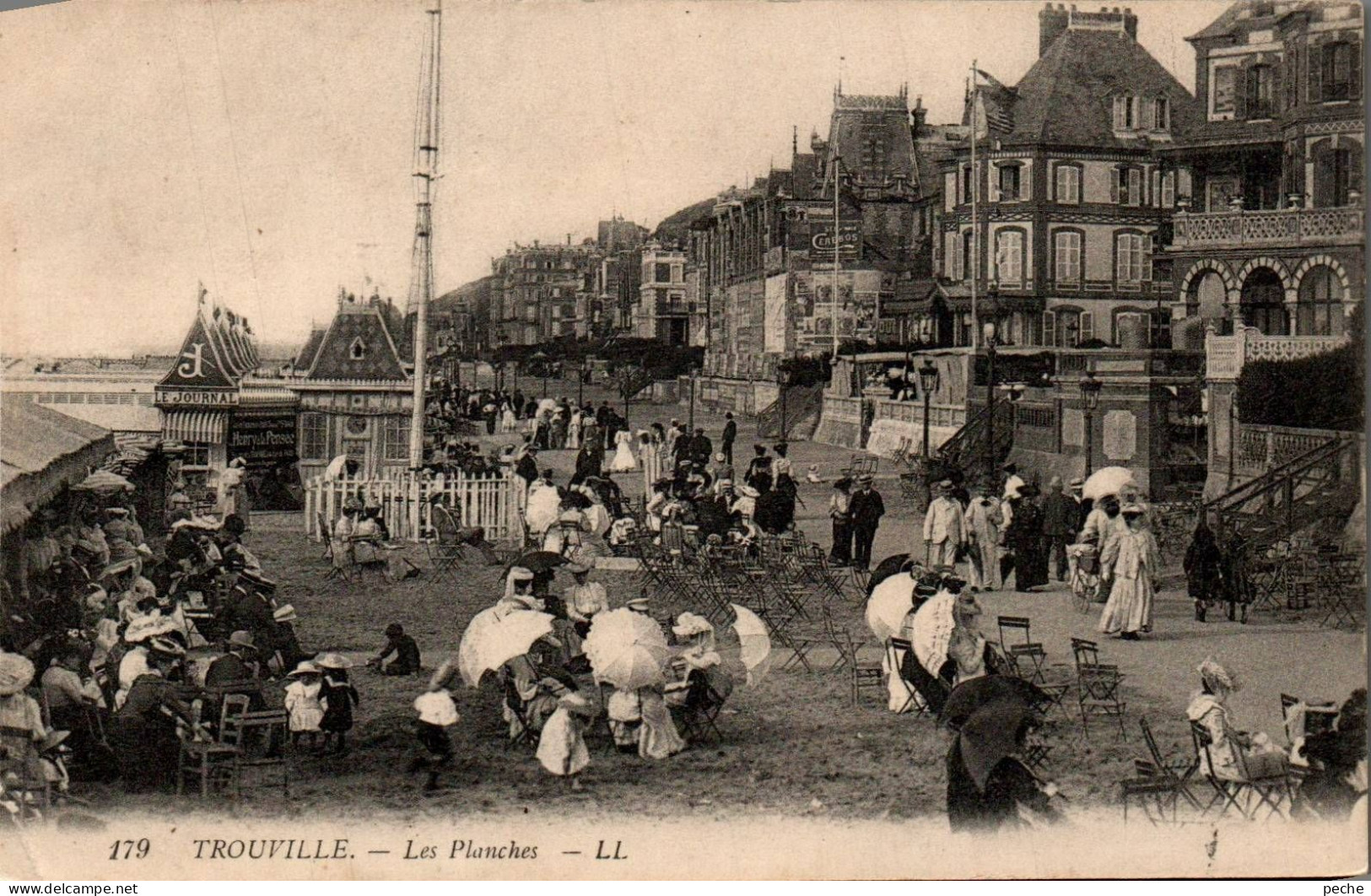 N°132 W -cpa Trouville -les Planches- - Trouville