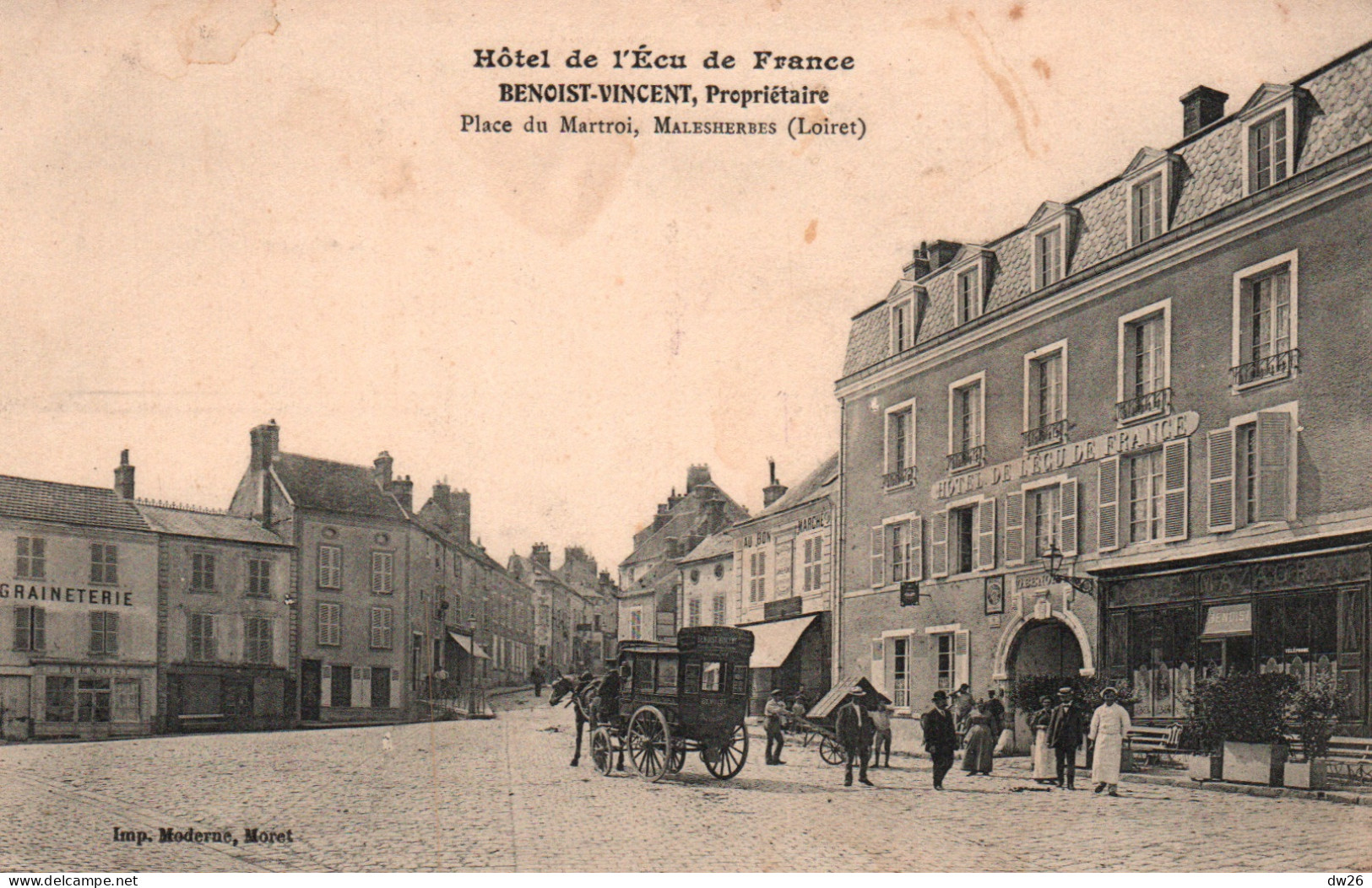 Malesherbes (Loiret) Place Du Martroi - L'Hôtel De L'écu De France, Diligence - Carte Non Circulée - Hotels & Restaurants